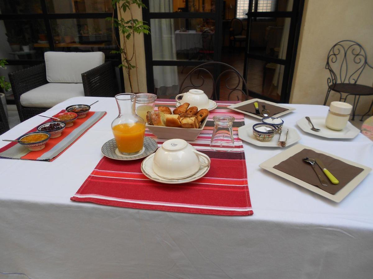 Sous Le Neflier Bed & Breakfast Nimes Luaran gambar
