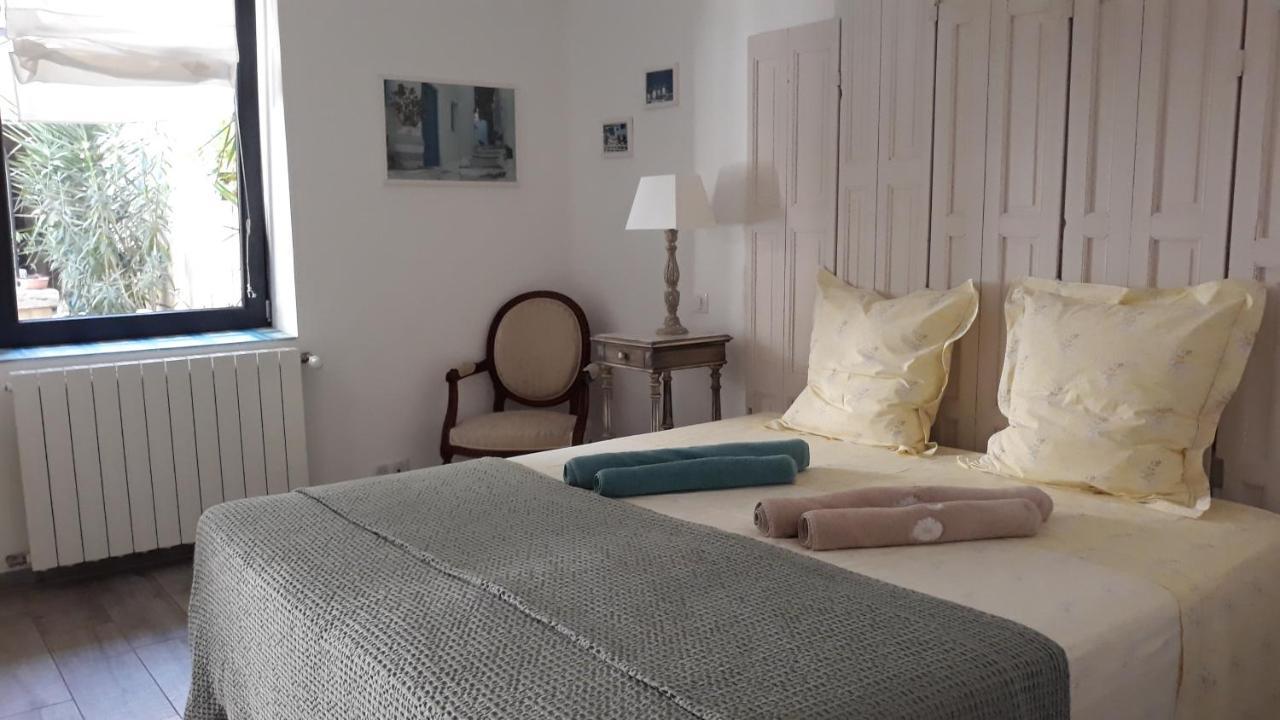 Sous Le Neflier Bed & Breakfast Nimes Luaran gambar