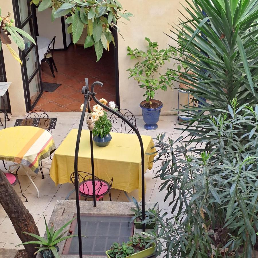 Sous Le Neflier Bed & Breakfast Nimes Luaran gambar